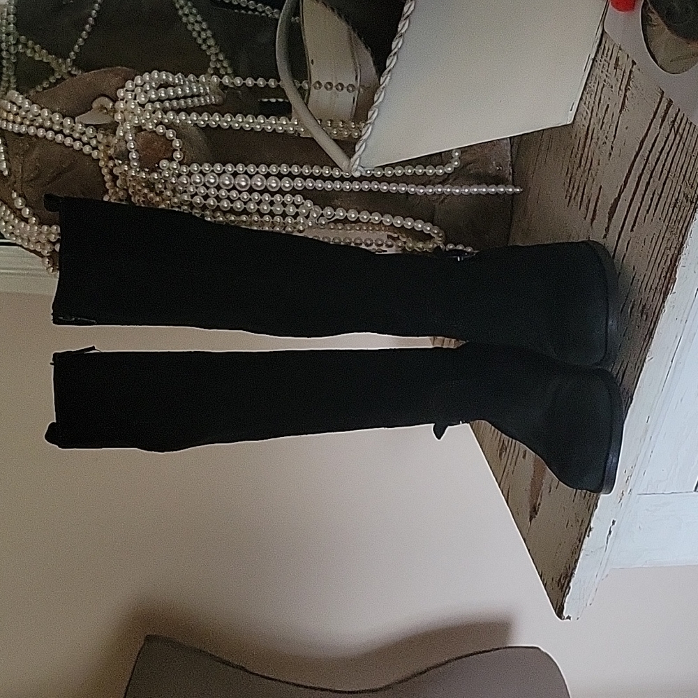 La Canadienne black suede boots
